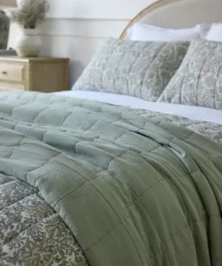 Fashion Freya Quilt Sage Large Bed Linen